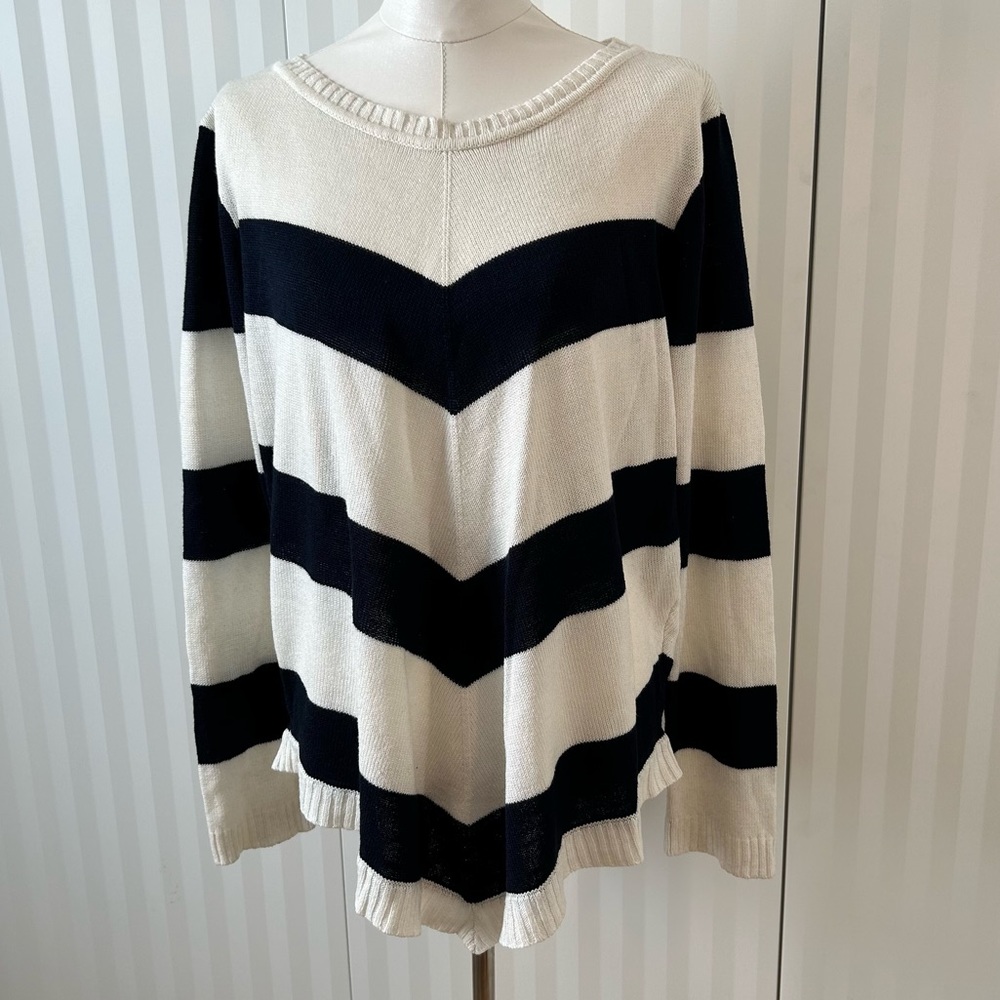 AB Studio black and white chevrons sweater Size XL